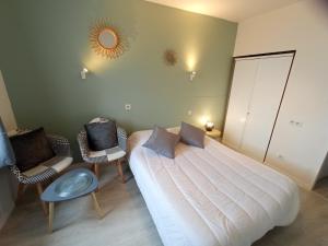 Appartements Studio confort proche cure et port de plaisance : photos des chambres