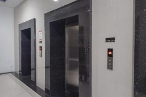 RedLiving Apartemen Grand Kamala Lagoon - Pekayon Tower Barclay North