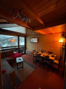 Appartements Appartement Plein Sud Cosy 6 personnes tres bien equipe ,Vue splendide, Terrasse, Spacieux,Bien situe, Randonnees,Ski : photos des chambres