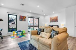 NEW! Vibrant Large Studio Dwntwn 18 Mins to NYC - West Orange