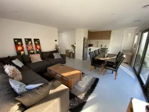 Beautiful New Holiday Place 5 Mins To Beach With Kitchen And Office Nook - Safety Beach