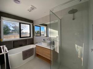 Beautiful New Holiday Place 5 Mins To Beach With Kitchen And Office Nook