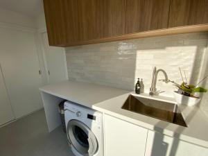 Beautiful New Holiday Place 5 Mins To Beach With Kitchen And Office Nook