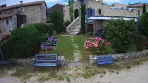 Gîte de caractère au pied du Mont Ventoux avec piscine couverte - Saint-Trinit
