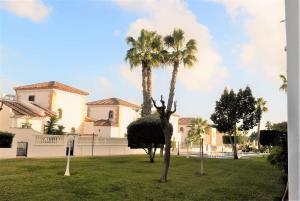 FABULOUS 2 BED 2 BATH APARTMENT !