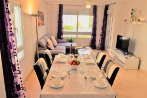 FABULOUS 2 BED 2 BATH APARTMENT !