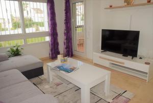 FABULOUS 2 BED 2 BATH APARTMENT !