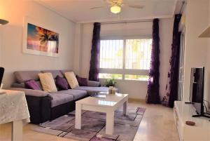FABULOUS 2 BED 2 BATH APARTMENT !