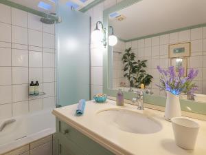 Yellow Sun Marine Apt