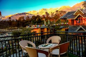 Prakriti Aalay - Riverside Mountain View Boutique Eco Resort