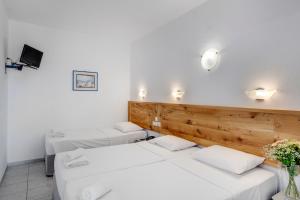 Classic Triple Room room in Makis Place
