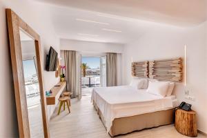Deluxe Double or Twin Room with Sea View room in Makis Place