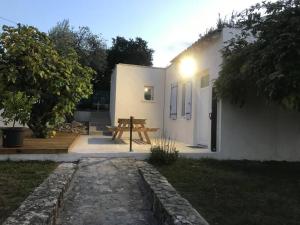 Maisons de vacances Gite climatise avec piscine sur les hauteurs de Bollene : photos des chambres