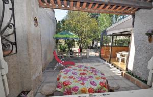 Maisons de vacances Nice Home In Saint Cannat With Wifi : photos des chambres