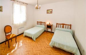 Maisons de vacances Nice Home In Saint Cannat With Wifi : photos des chambres