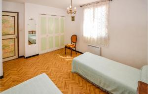 Maisons de vacances Nice Home In Saint Cannat With Wifi : photos des chambres