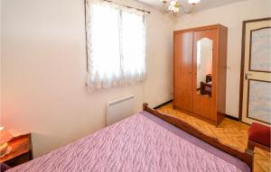 Maisons de vacances Nice Home In Saint Cannat With Wifi : photos des chambres