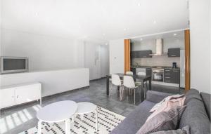 Lovely Apartment In Dolores With Wifi