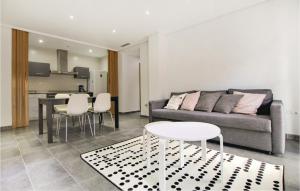 Lovely Apartment In Dolores With Wifi