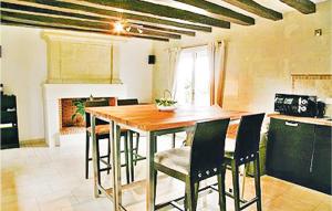 Maisons de vacances Beautiful home in Saumur with 2 Bedrooms and WiFi : Maison de Vacances 2 Chambres