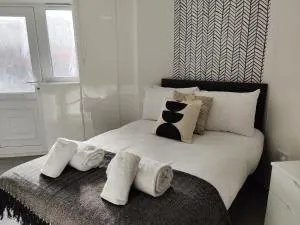 Stop Stay at The Osterley! - Port Tennant