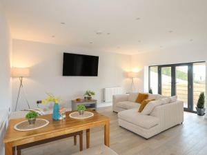 Bryn Min Manton Bach