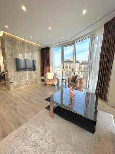VIP Apartment 120m2 with Panoramic windows, 22 floor. OBOLON