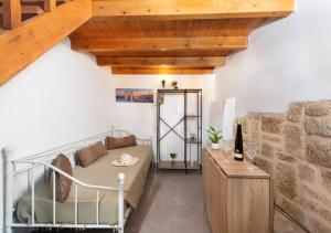 Emerald Dream House#Poiessa, Medieval Town