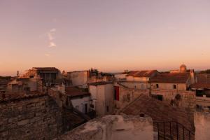 Private Mansion, completely renovated with swimming pool, in historical center