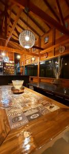 SPA Rossett em ItapoĆ” - Luxo e conforto c piscina, hidromassagem e cromoterapia, p 22 pessoas!
