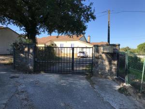 Maisons de vacances Gite climatise pour 4 personnes avec piscine dans les hauteurs de Bollene : photos des chambres