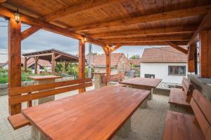 Vinoza - ubytování a vinný sklep Velké Bílovice Rulandová