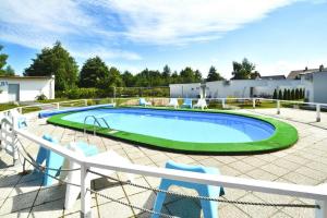 Holiday resort with pool Sianozety