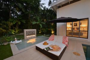 Pavilions in the Palms Heated Pool Short Path To Beach Five Bedrooms Sleeps 14