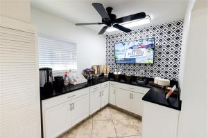 Fully Furnished 1BR Suite-Prime Location 110