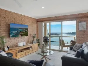 Grand Pacific 2 Unit 4 -Omaroo - First Floor - Dalmeny