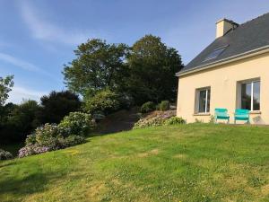 Maisons de vacances Holiday Home in Terenez with Stunning Sea View : photos des chambres