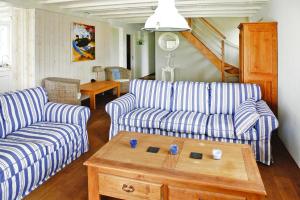 Maisons de vacances Holiday Home in Chenac with Stunning Terrace Views : photos des chambres