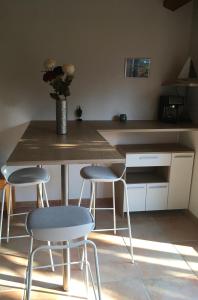 Appartements Charmant studio avec piscine . : photos des chambres