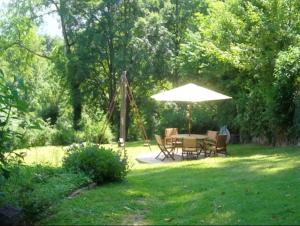 Maisons de vacances Maison de 2 chambres avec piscine partagee jardin clos et wifi a Gembrie : photos des chambres