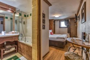 Hotels Les Monts Charvin : photos des chambres