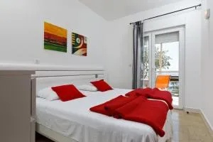 Fully equiped Beach Apartments with its own balcony - Split