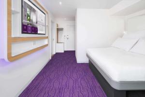 VIP King Suite View room in YOTEL Edinburgh