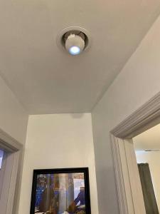 Serene and Modern 5 Location, Queen Bed, Parking