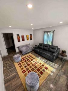 Serene and Modern 5 Location, Queen Bed, Parking