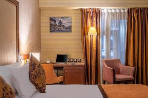 Hotels Hotel Saint Honore 85 : photos des chambres