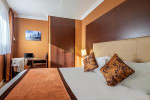 Hotels Hotel Saint Honore 85 : photos des chambres