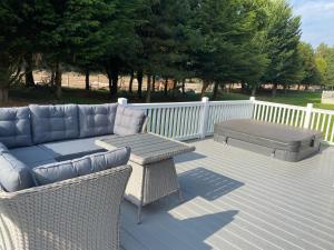 Peace Lodge with Hot Tub