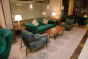 Demure -Razin Serviced Apartments