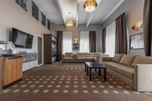 One-Bedroom Apartment with Terrace room in Ambassador Plaza